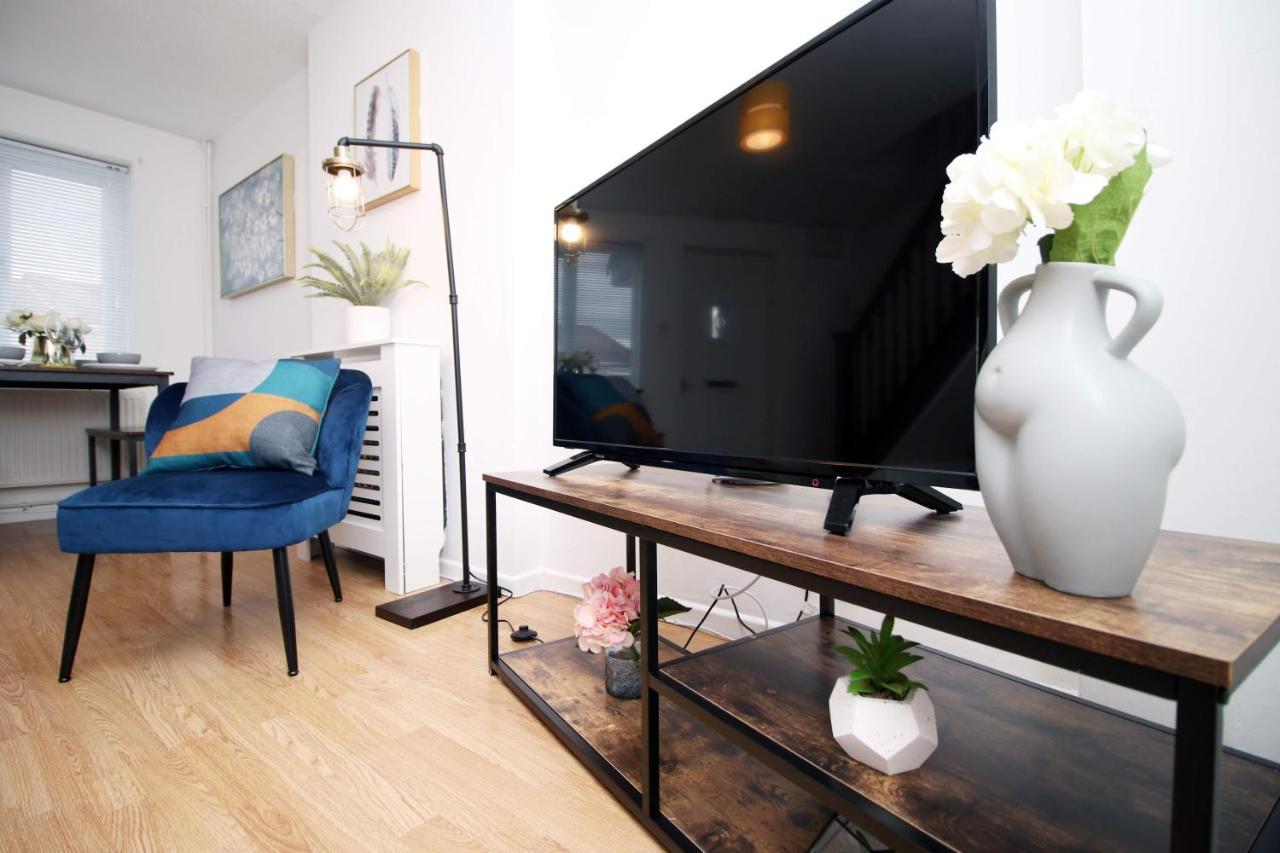 2Bedroom Home- Free Parking, Wi-Fi & Patio- Available For Long Or Short Term Bristol Exterior foto