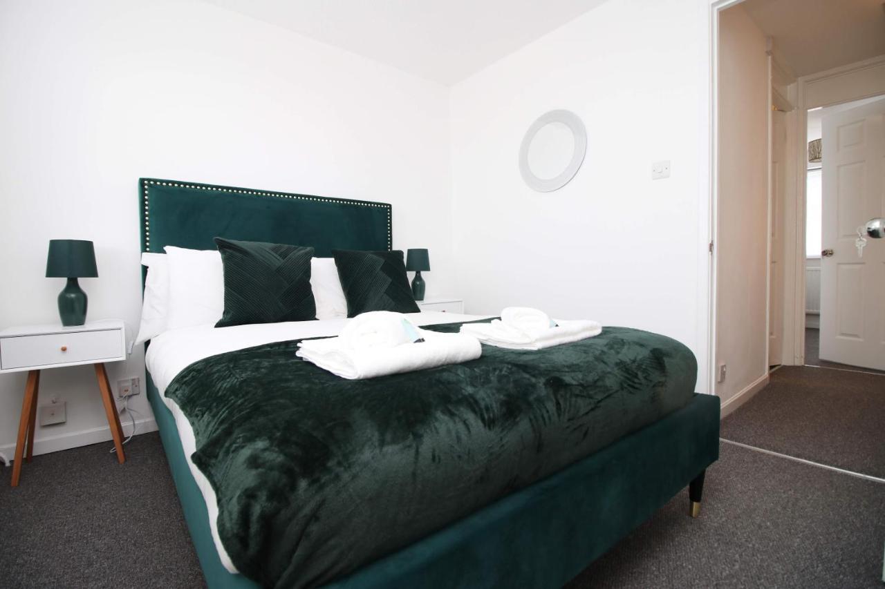 2Bedroom Home- Free Parking, Wi-Fi & Patio- Available For Long Or Short Term Bristol Exterior foto