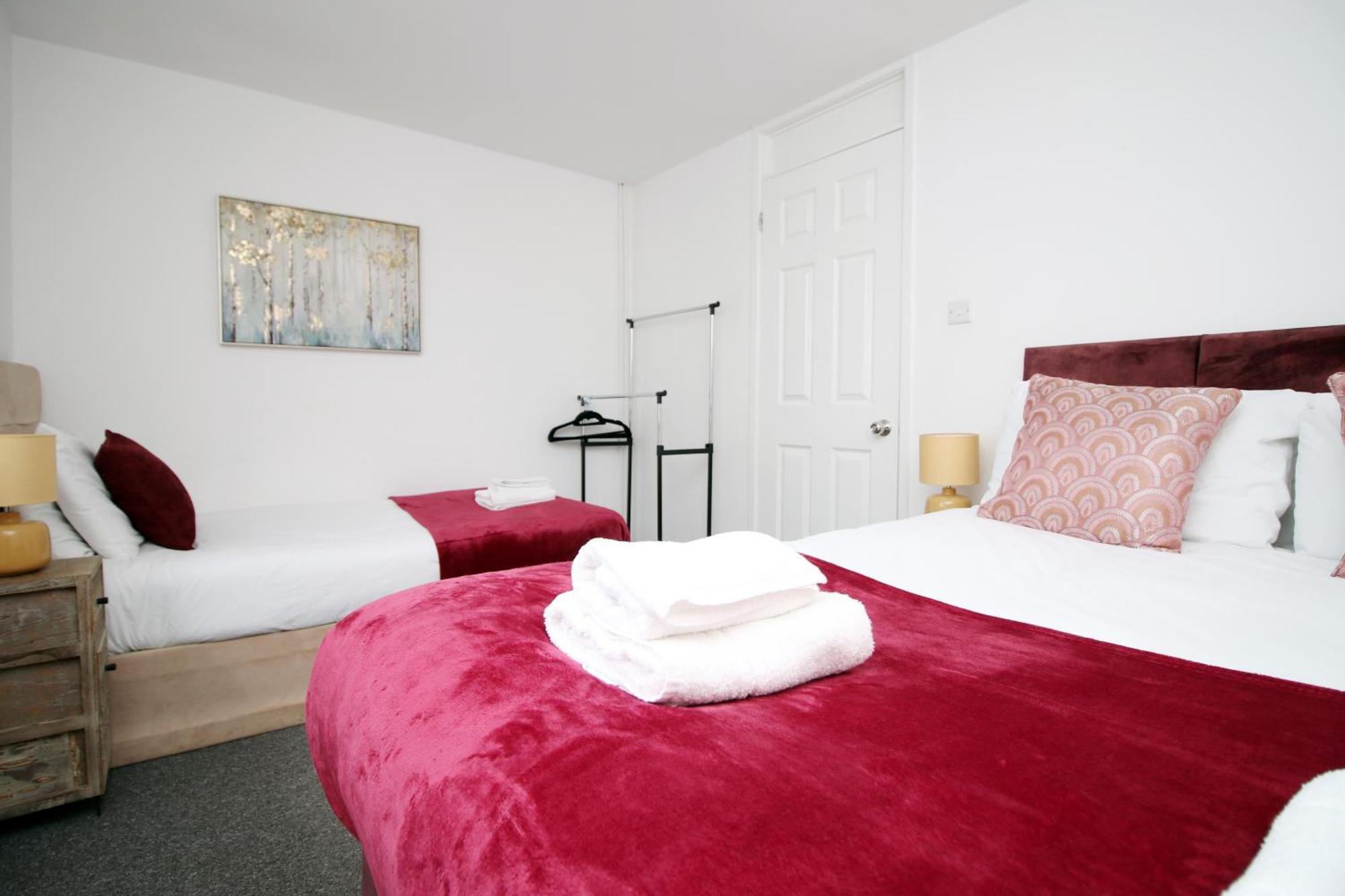 2Bedroom Home- Free Parking, Wi-Fi & Patio- Available For Long Or Short Term Bristol Exterior foto