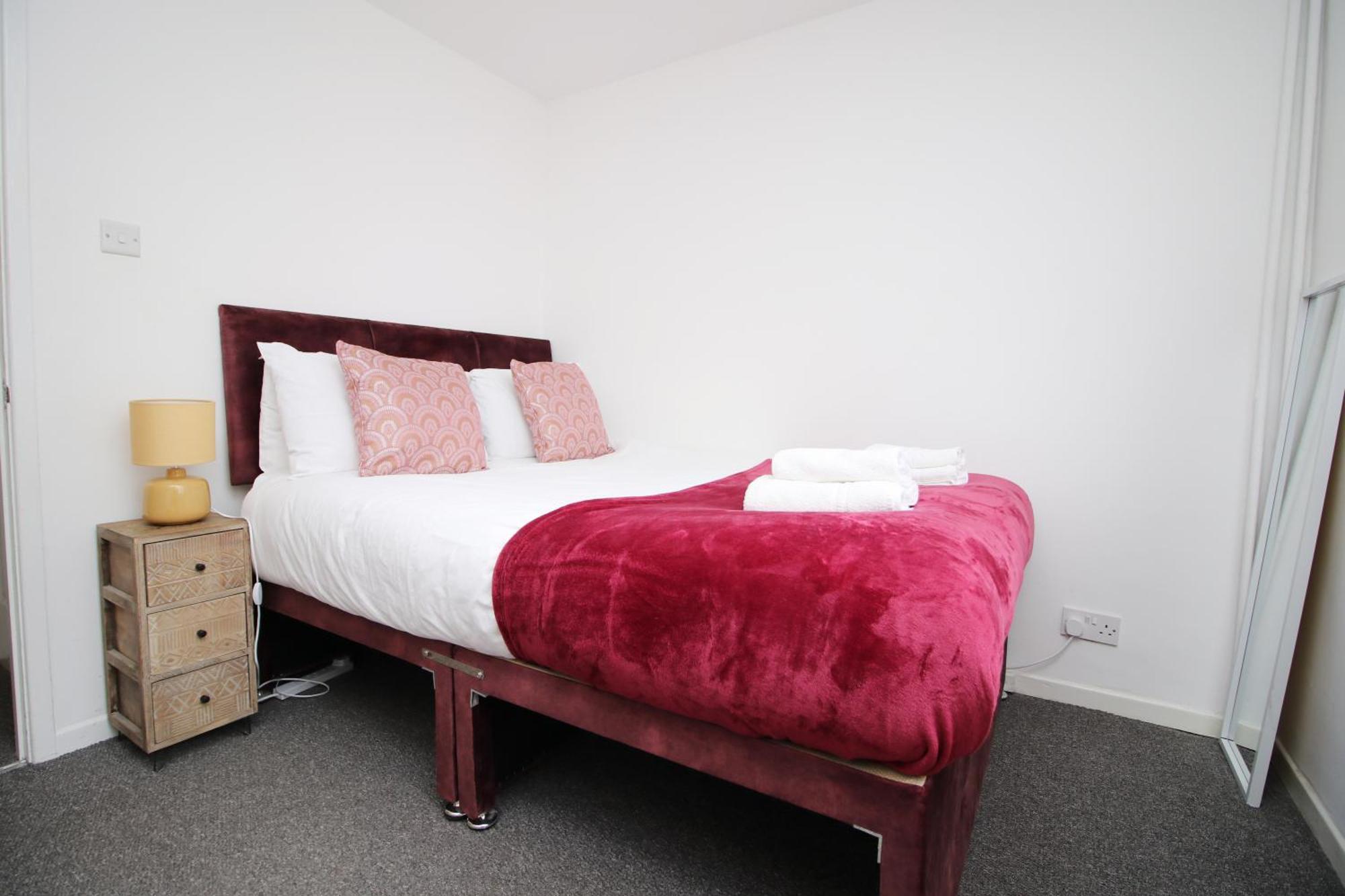 2Bedroom Home- Free Parking, Wi-Fi & Patio- Available For Long Or Short Term Bristol Exterior foto