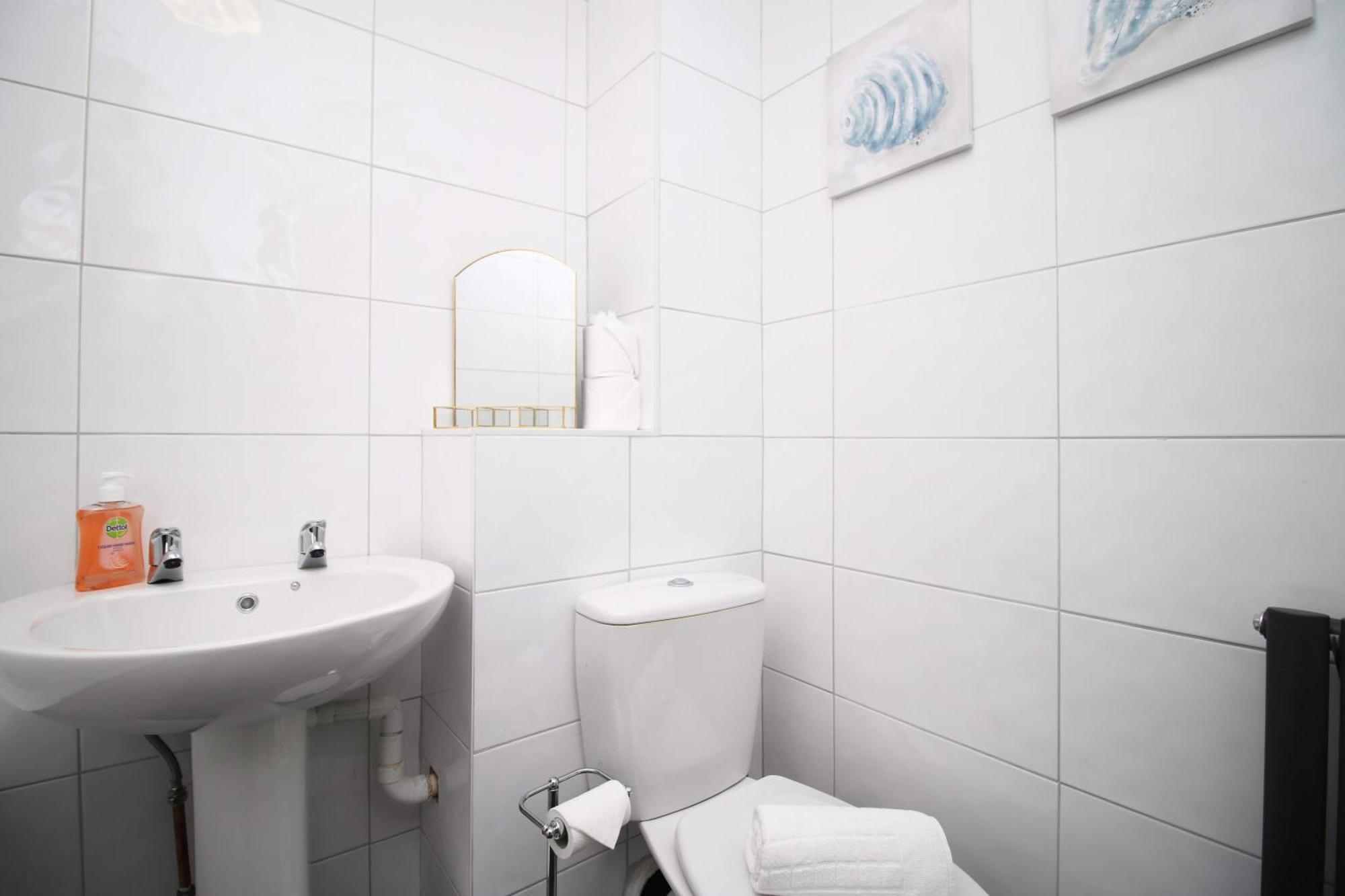 2Bedroom Home- Free Parking, Wi-Fi & Patio- Available For Long Or Short Term Bristol Exterior foto