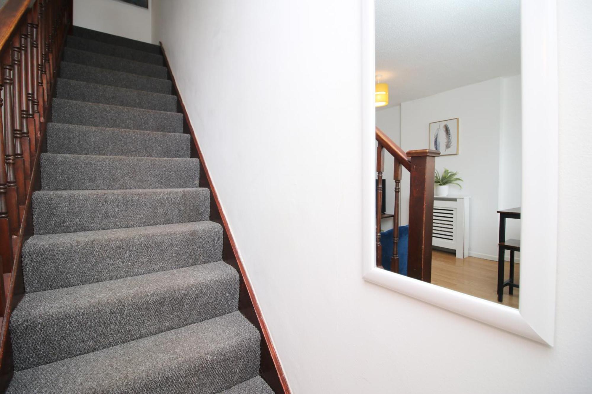 2Bedroom Home- Free Parking, Wi-Fi & Patio- Available For Long Or Short Term Bristol Exterior foto